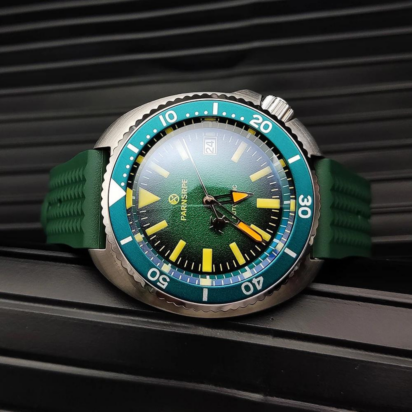 Luxury Diver's Men's Watch Abalone Dial NH35A Movement Sapphire Glass