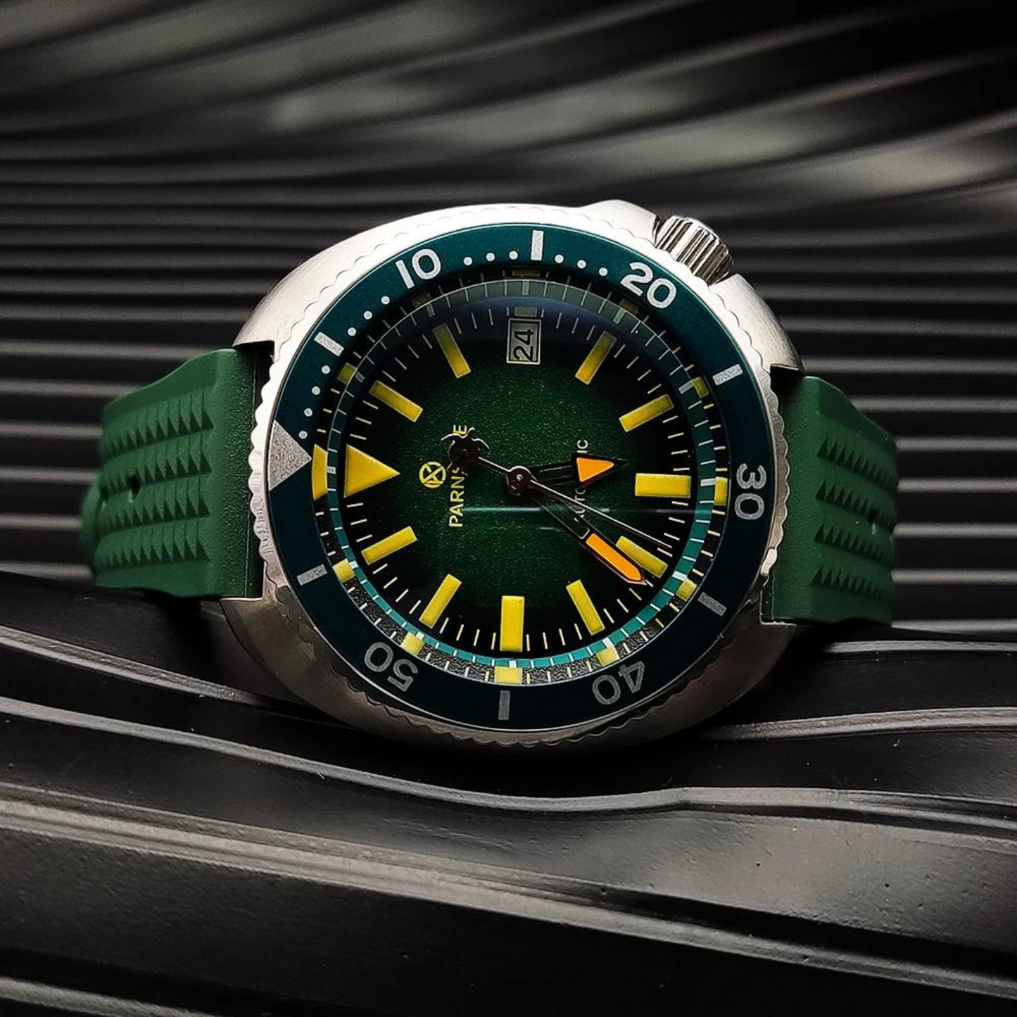 Luxury Diver's Men's Watch Abalone Dial NH35A Movement Sapphire Glass