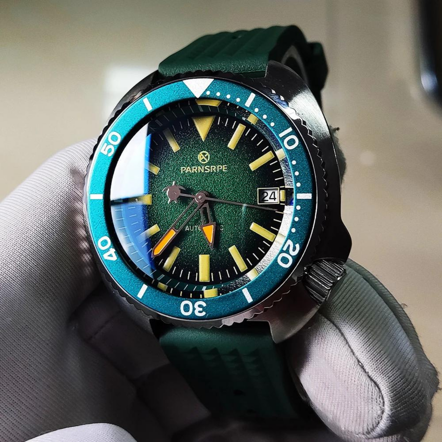 Luxury Diver's Men's Watch Abalone Dial NH35A Movement Sapphire Glass