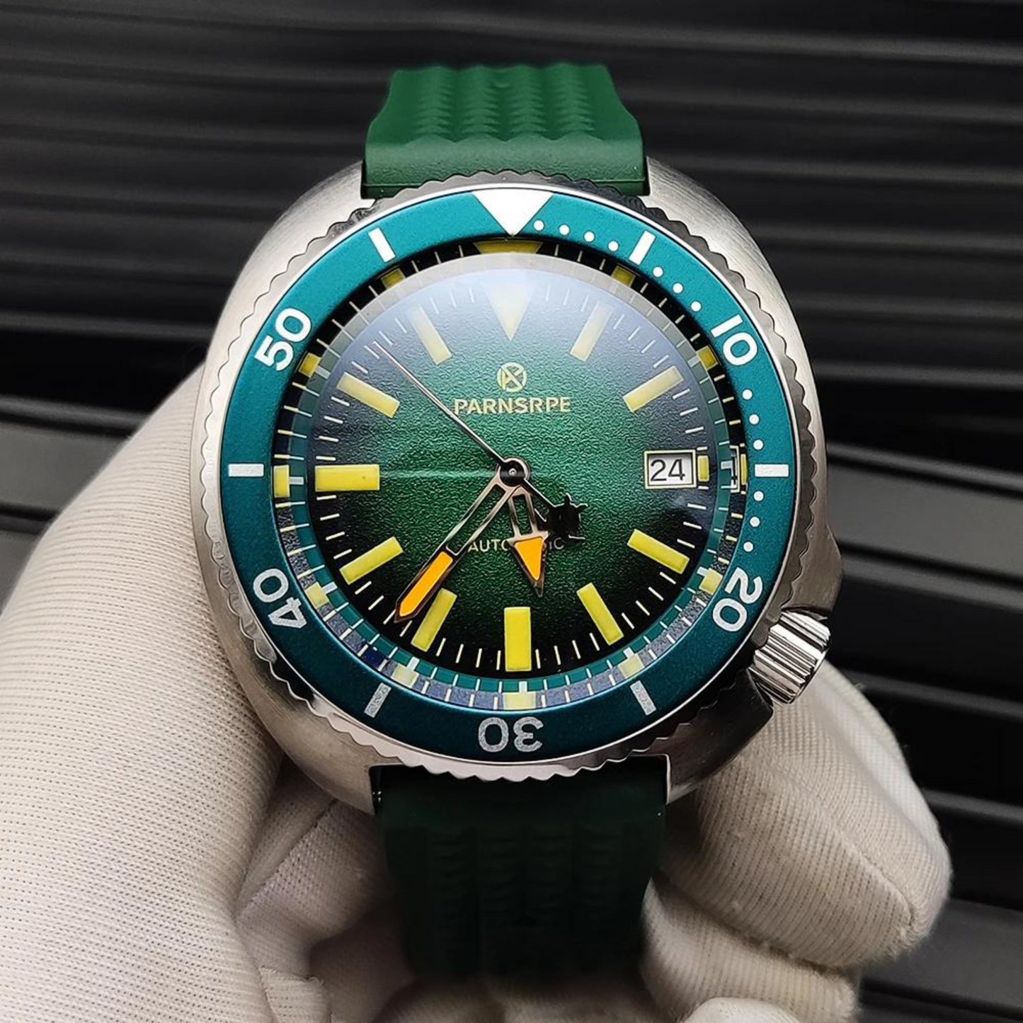 Luxury Diver's Men's Watch Abalone Dial NH35A Movement Sapphire Glass