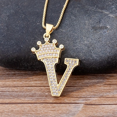 Regal Zircon Crown Initial Necklace: Exquisite Copper Alphabet Pendant Chain Necklace, a Hip-Hop Style Fashion Statement for Women and Men