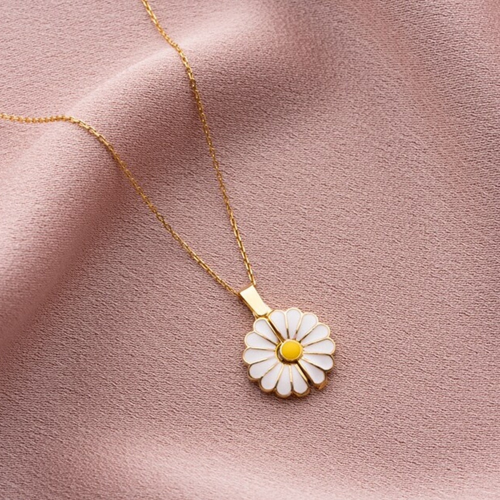 Personalized Daisy Flower Pendant Name Necklace: Custom Engraved Stainless Steel Chain Choker - Thoughtful Gift